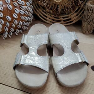 La Canadienne Womens 9/39 Metallic Cracked Gold Slide Sandals Comfort Italy